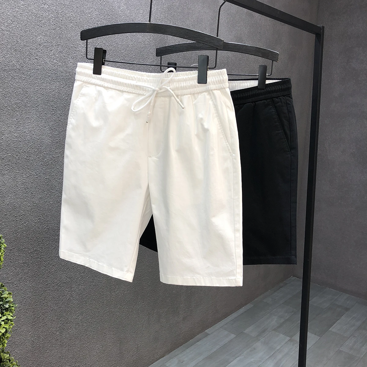 グレーコーデ メンズ 夏はどう選ぶ？通勤からデートまで、最適な着こなしの秘密を解き明かす