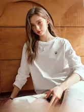 フレンチデザイン刺繍入りコットン長袖Tシャツ【女性用・白・クルーネック・カジュアル】