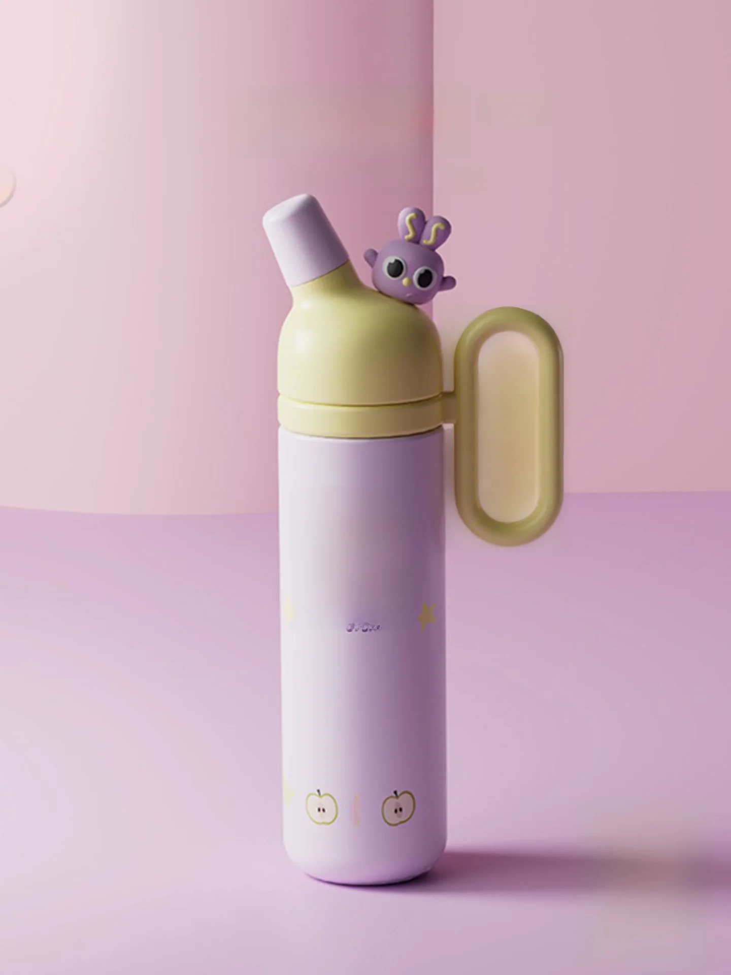 コップ付き水筒 子供 おすすめ：可愛らしいキャラクター付きストロー付き保温カップの実用性と使い勝手