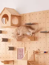 壁掛けタイプの猫用爬架【穴あけ不要・無垢材製・キャットハウス一体型】