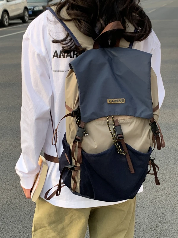 徒歩キャンプで軽さと機能性を両立するバックパックは？
