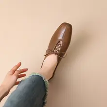 レトロなデザイン！クロスストラップラウンドトゥローファーシューズ【柔らかいフラットタイプ】