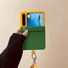 折りたたみ式スマートフォンケース【グリーン・イエロー・シンプルデザイン・心型チャーム付き】