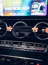 かわいい花柄の車載スマホホルダー【出風口取り付け・重力式】