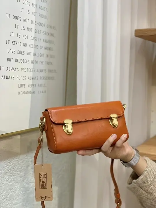 手作り本革ショルダーバッグ【レトロデザイン・小サイズ・斜め掛け可】