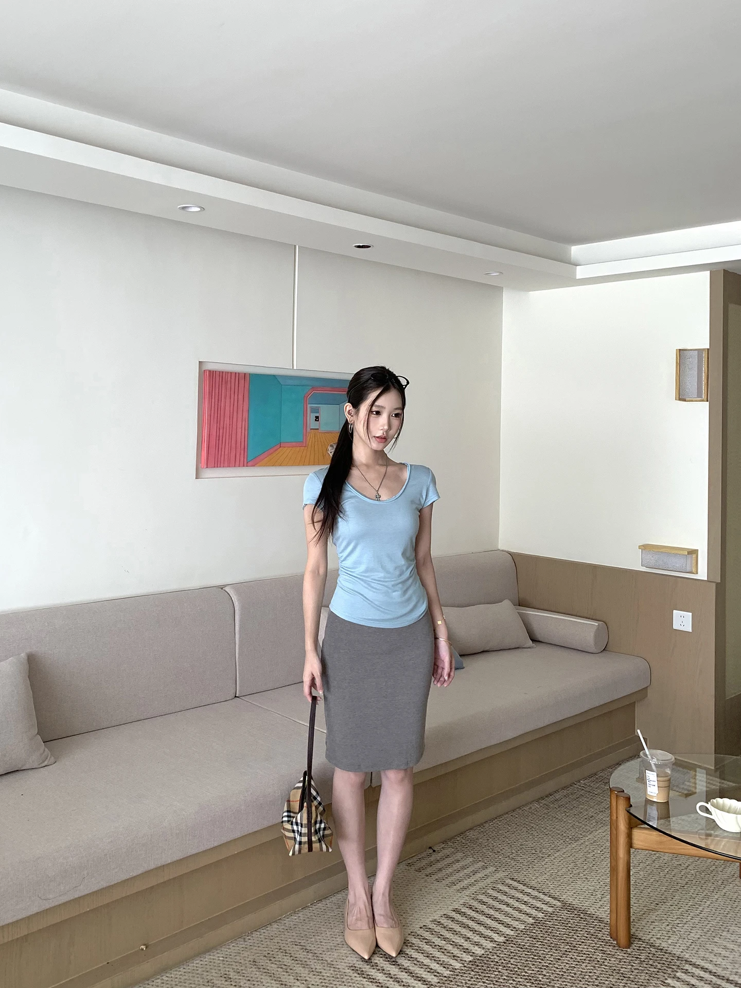 高腰グレー包臀スカート：30代女性の日常通勤スタイルに最適なデザインと機能性