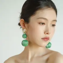 グリーンのデザインが映える手作りの存在感あるイヤリング【イヤリング・ピアス兼用】