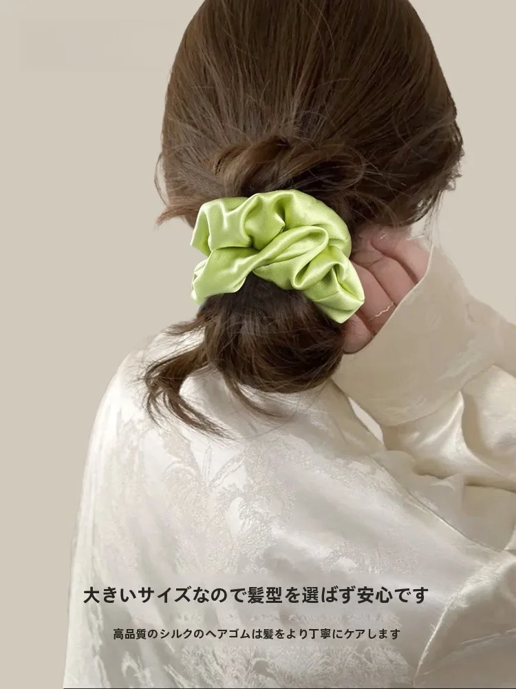 シルクのヘアゴムで崩れにくいアレンジを実現する方法