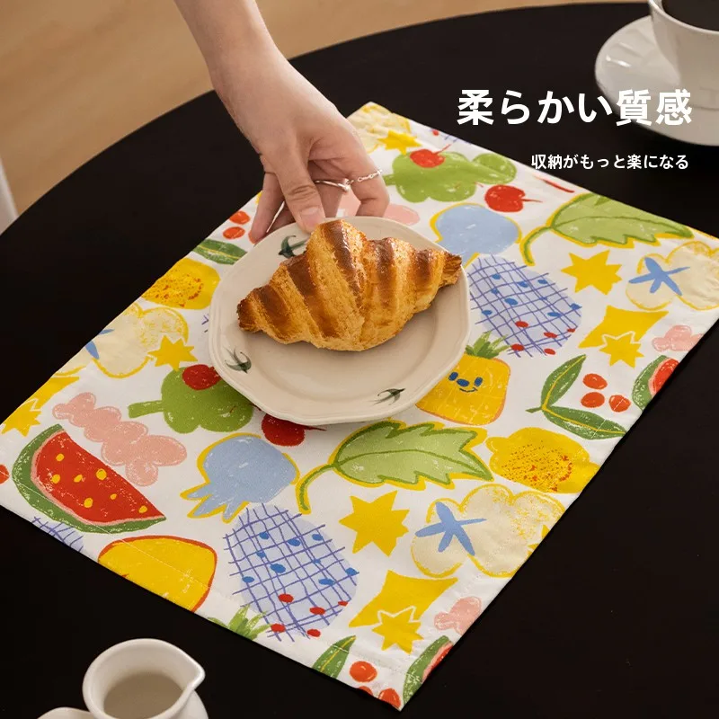 ダイニングラグを選びながら、夏の部屋に果物の風を届ける方法は？