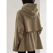 カジュアルなベージュフード付きトレンチコート【春秋用・ショート丈・ルーズフィット】