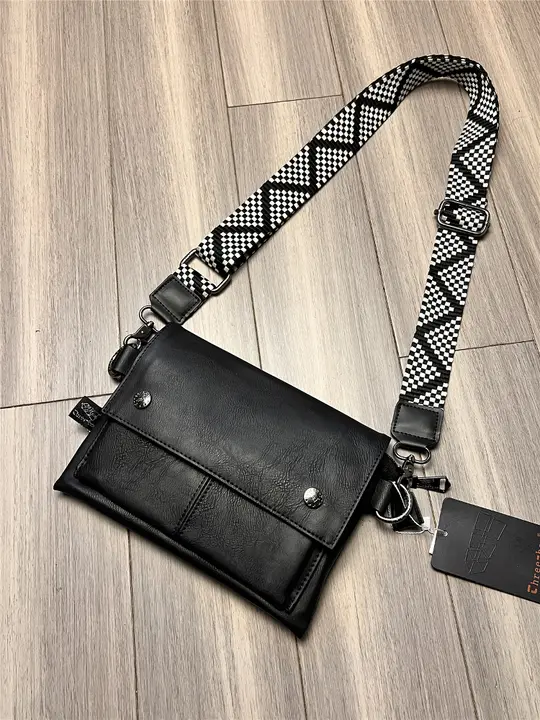 メンズミニショルダーバッグ【斜め掛け・スマホ収納・極上の柔らかさ】