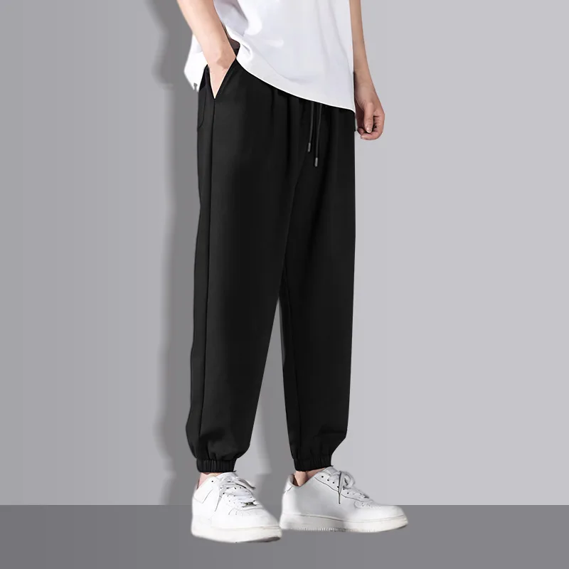 黒スウェットパンツを選  ぶときに迷うなら、この1本で解決できる？