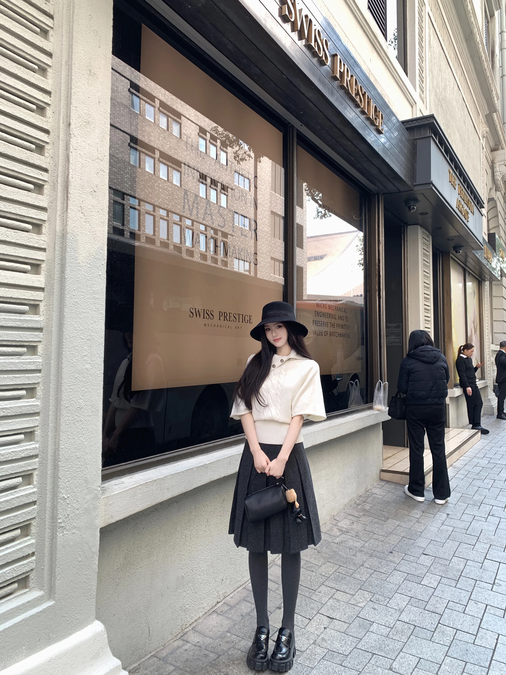 春用羊毛製ケープニットカーディガン：ヴィンテージ風の柔らかさと小柄向けデザイン
