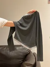 グレーの斜め襟デザイン不規則長袖Tシャツ【秋用・アシンメトリー・オフショルダー】