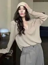 ホワイトニットトップス【Vネック・ゆったりシルエット・春秋用・薄手】
