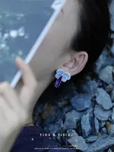 ブルーバタフライデザインの手�描き陶器925シルバーイヤリング【レトロ花柄・小ぶり】