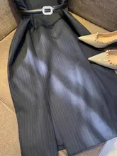 ストライプデザインのノースリーブドレス【ウエスト絞り・通勤・大人の女性向け】