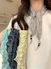 小花柄の三角バンダナシルクスカーフ【春夏用・薄手・アート風・首元のおしゃれ】