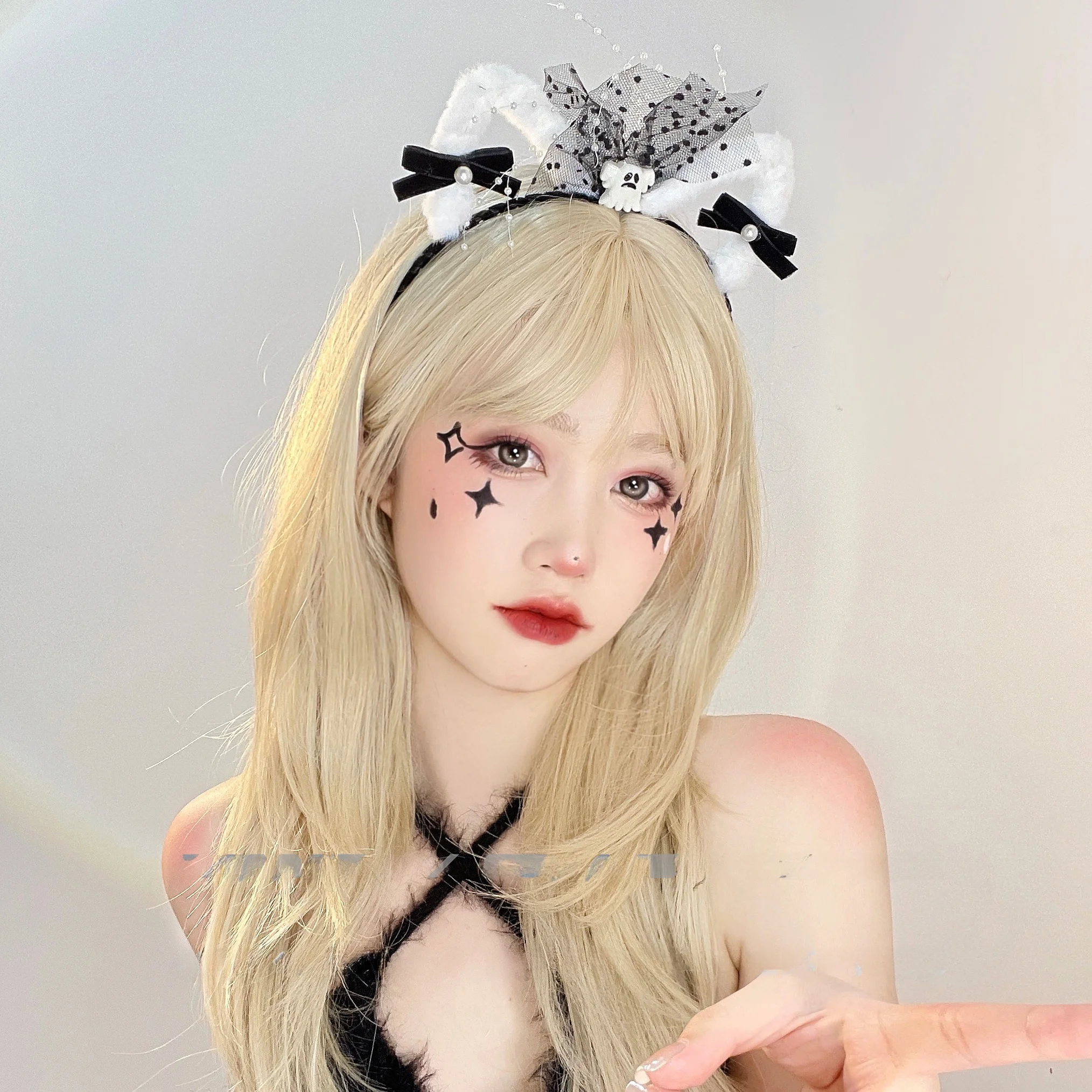白色猫耳ヘッドバンド：ハロウィンに使える可愛いかつ個性的な撮影小道具