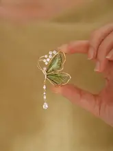 蝶 ブローチ レディース 高級感 上品 ゴージャス 個性的 デザイン 親友 結婚祝い プレゼント コート ジャケット アクセサリー