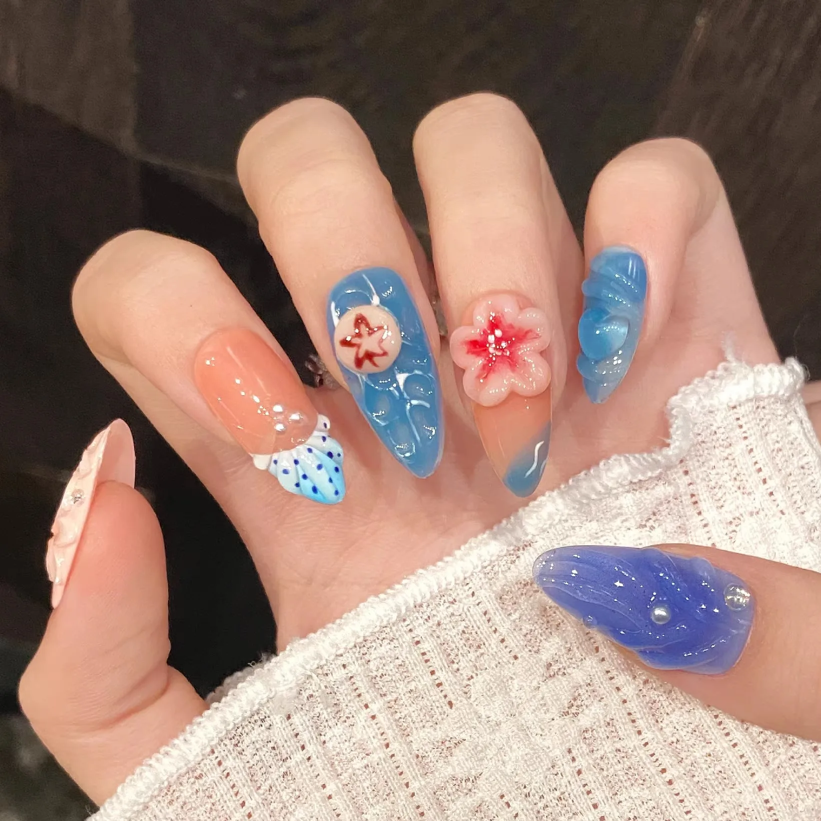 夏の海を感じるかっこいいフットネイルミラーは、どう選ぶ？