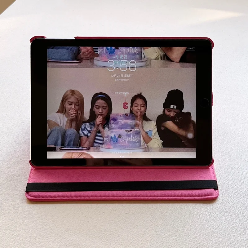 iPad ブック と スマホ ブック の違いは？回転スタンド付きの軽量ケースが本当の「使いやすさ」を生む理由