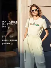 刺繍デザインの白い短袖Tシャツ【夏用・女性用・カジュアル】
