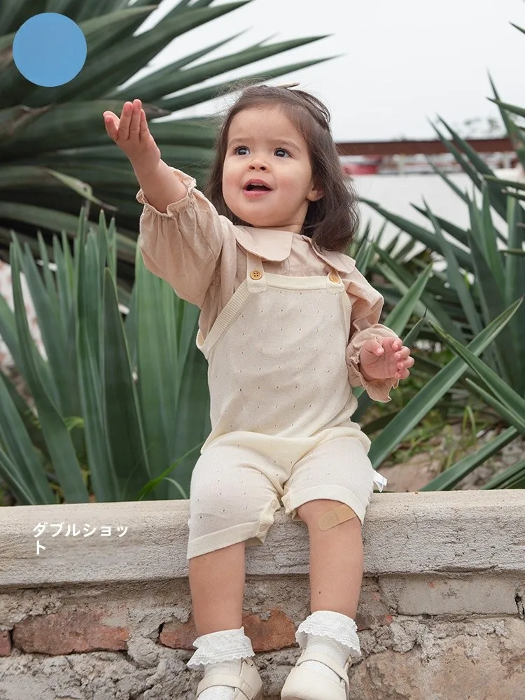 乳幼児外出時の涼しい服装としてのジャカードサロペットパンツの実用性