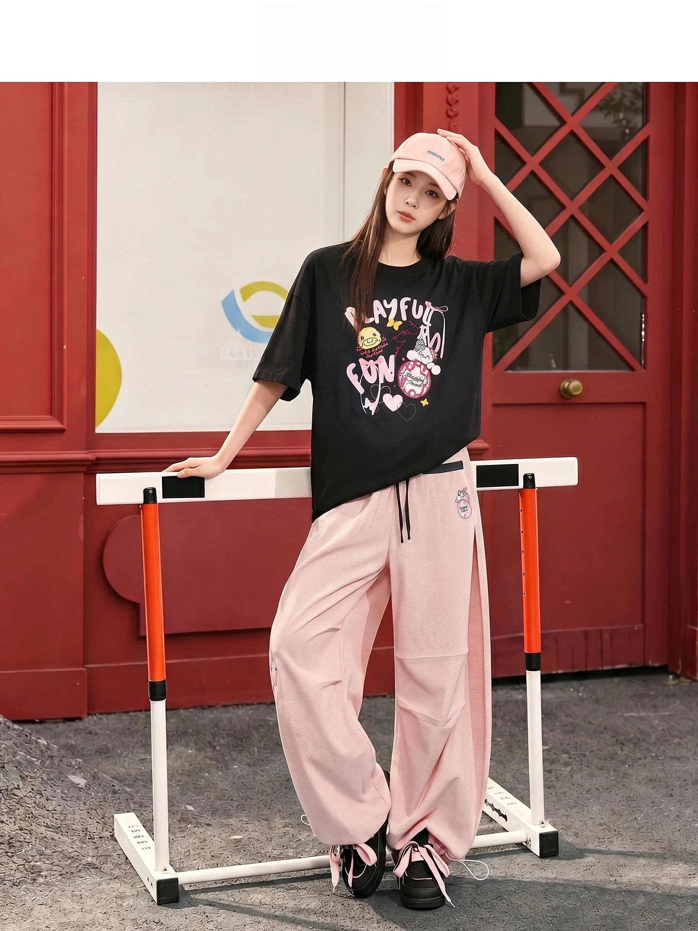 tシャツ シャツ 重ね着 レディース どうやって着るの？黒のコットンTシャツが解決する日常の着こなし悩み