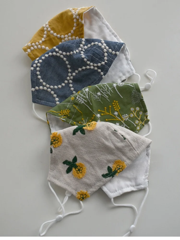 フェイスマスクシートは本当に必要？刺繍花柄のマスクガーゼが日常に与える、静かな美しさとは