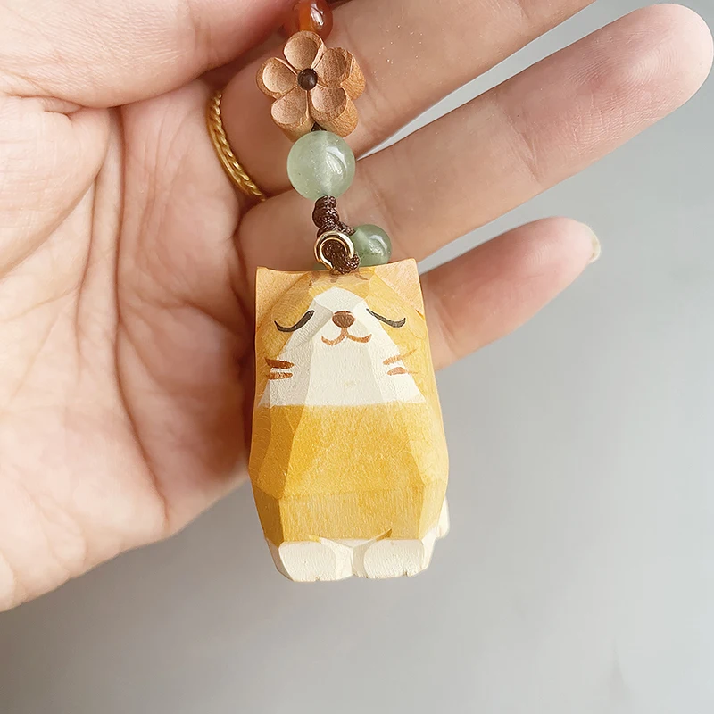 かわいい木彫りオレンジ猫モバイルストラップ：桃木製の梅花デザインが贈り物として人気な理由