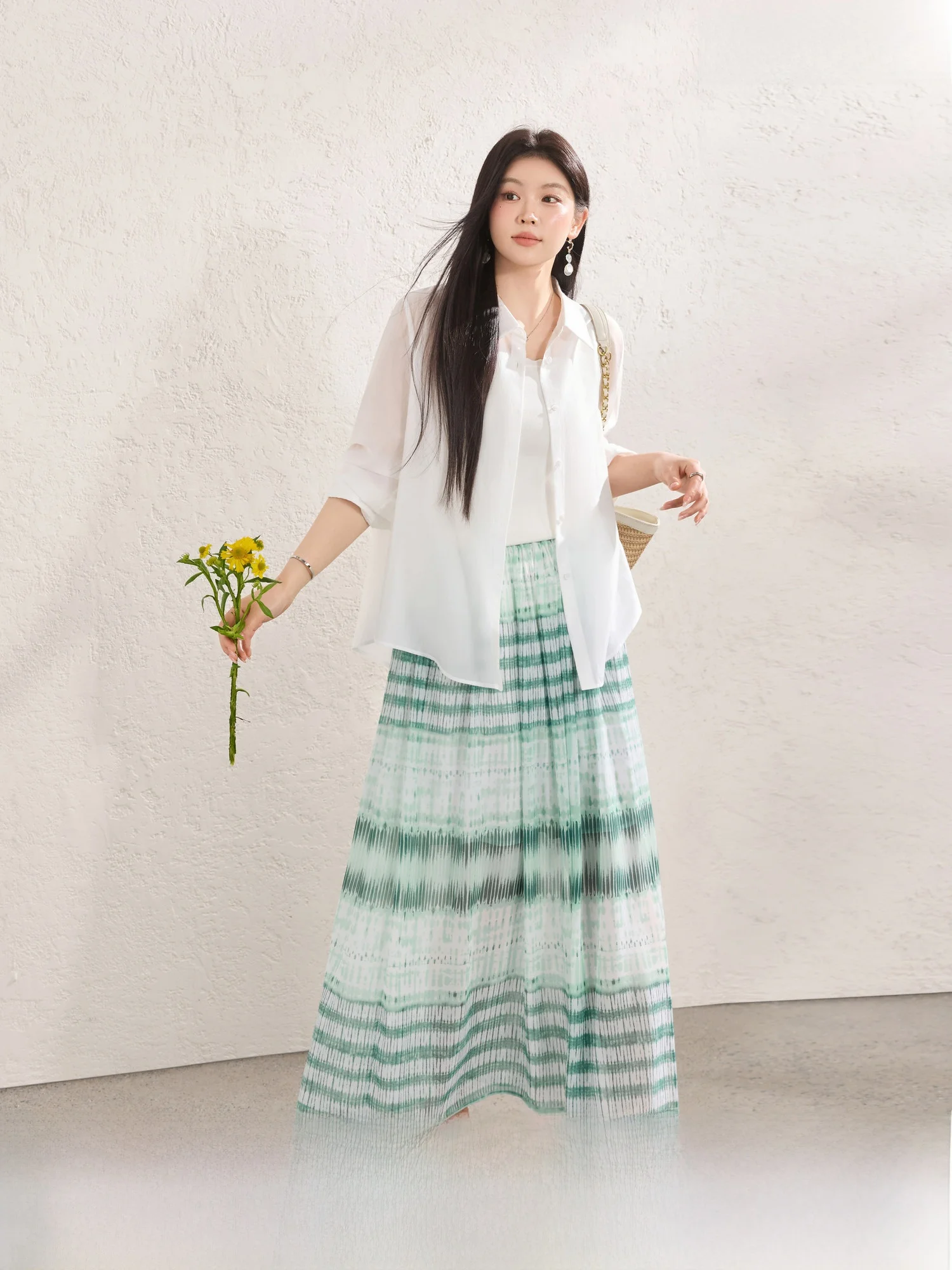 した雰囲気のミントグリーンタイダイストライプフレアスカート：丈が選べる夏服スカートの実用性と着用シーン