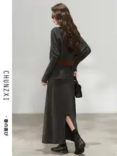 春にぴったりの上品なカラーのトップスとスカートのコーディネート（セットアップ対応）
