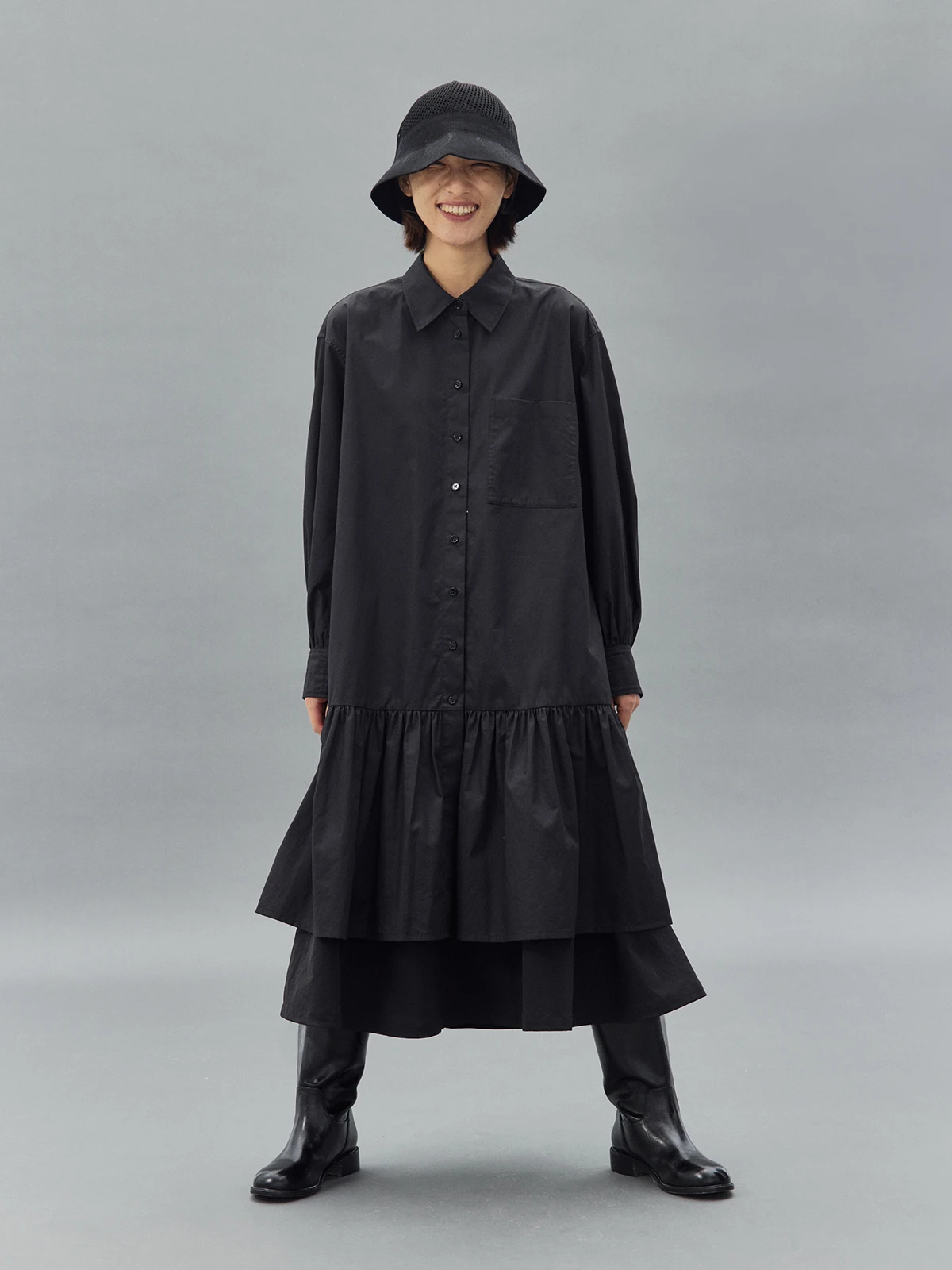 大人可愛い服 40代コーデ 完全ガイド｜黒と白のシンプルさが実現する洗練されたスタイル