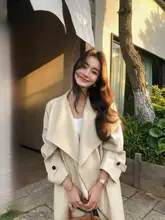 カーキ色の中長丈トレンチコート【女性用・エレガントなシルエット】