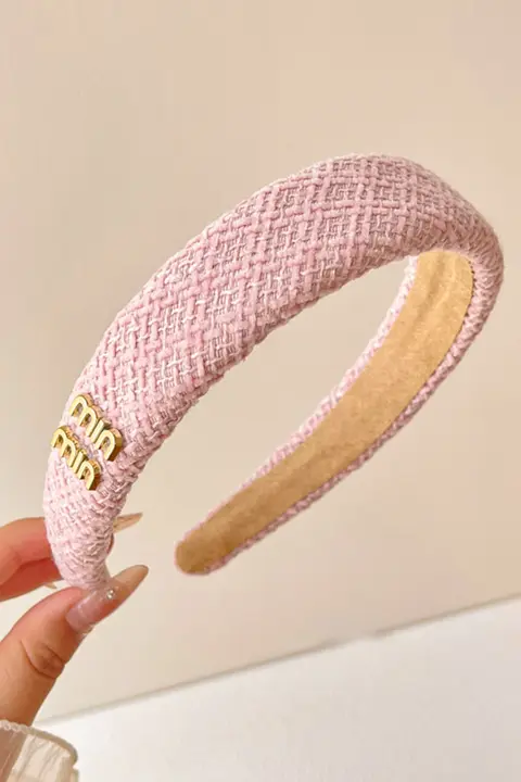 ピンクのヘアバンド【外出用・シンプルで甘いデザイン・女性向け】