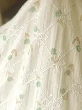 緑のチューリップ刺繍ポリエステル生地【春夏用・衣類・カーテンに最適】