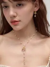 洗練されたデザイン！ひなぎくモチーフの流れるネックレス【サターンデザイン・女性用・トップスに最適】