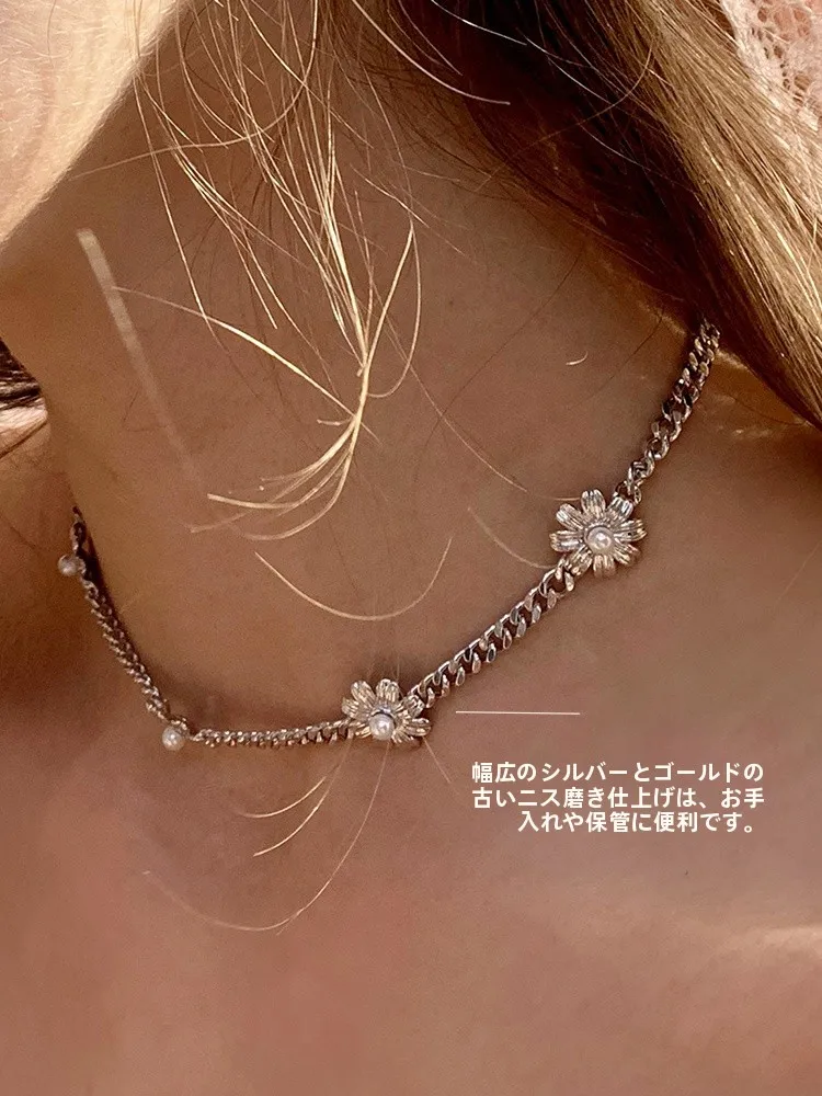 アフリカンデイジーのネックレス：オリジナルデザインで女性に贈る軽やかなロングネックレス