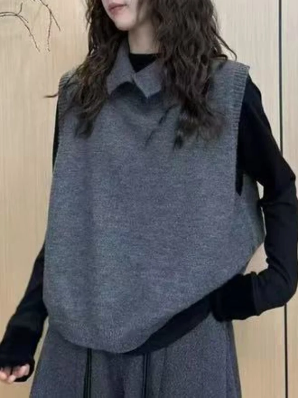 グレーのニットベストは、本当に冬に着るべきなのか？