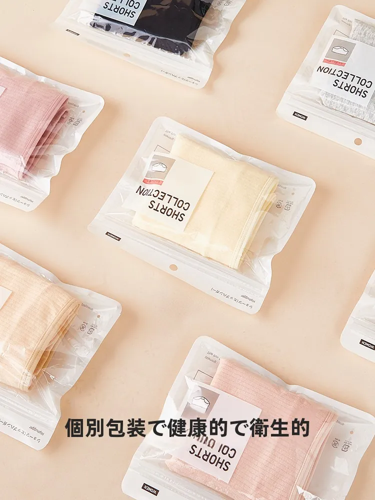 綿のショーツは肌にやさしく、通気性と抗菌機能を兼ね備えた学生用アイテム