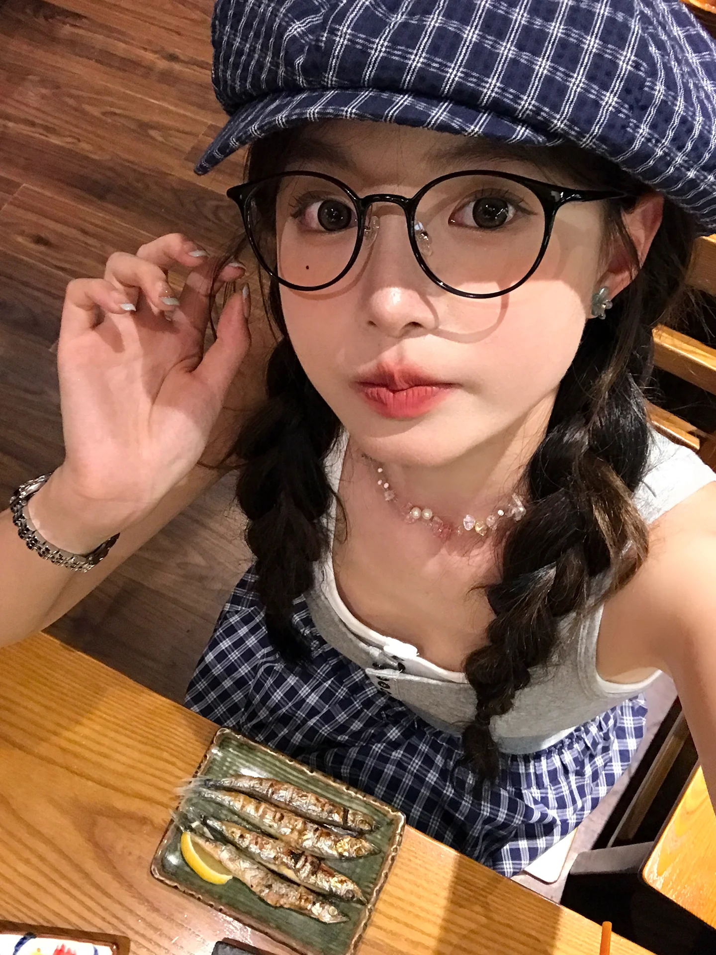 40代の若く見えるメガネはこれ！？30代女性が通勤で毎日使うべき「軽量ラウンドフレーム」の選び方