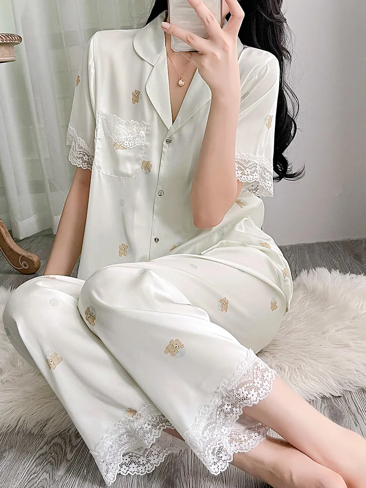 夏の寝るときの服は、涼しさと高級感のバランスが鍵！どう選ぶ？