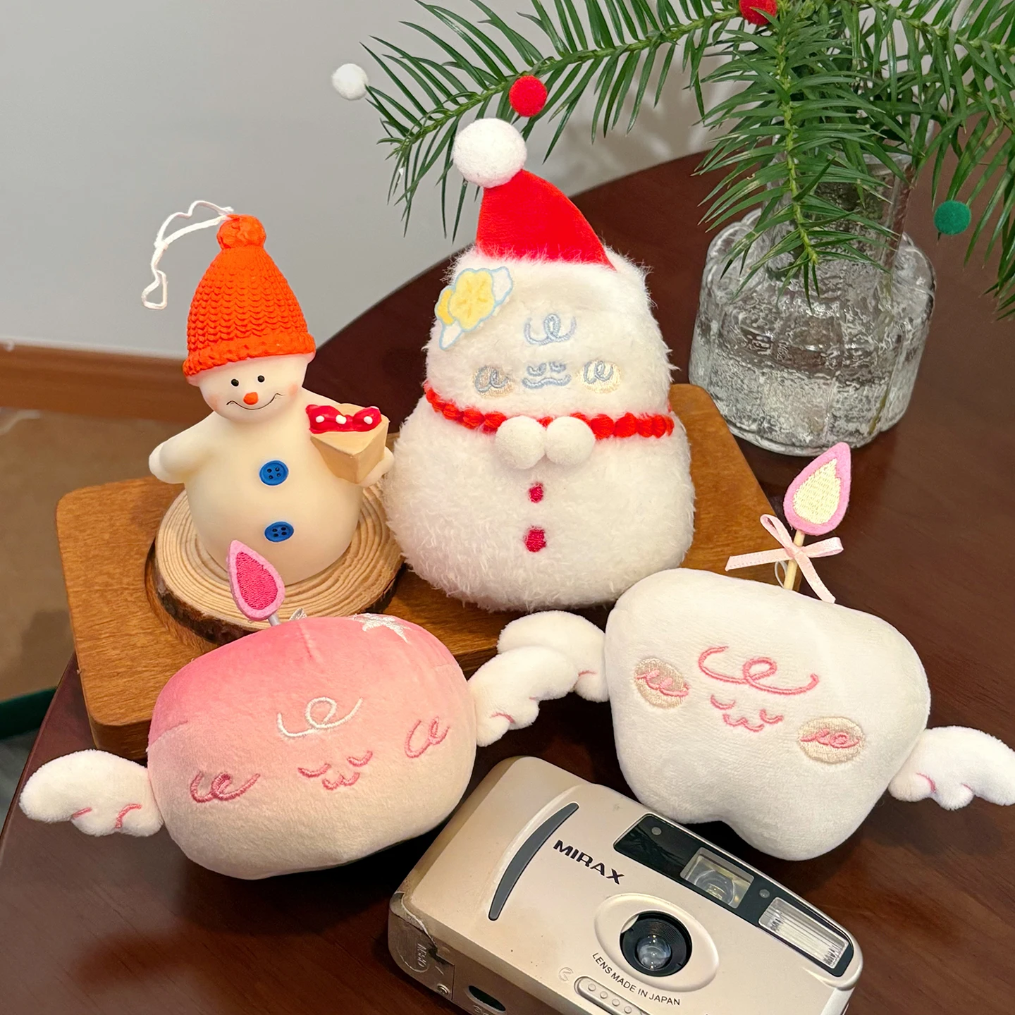 宇宙デザインの毛のあるアップルと雪だるまのストラップ：6歳女の子に贈るクリスマスプレゼントとしての実用性とデザイン性