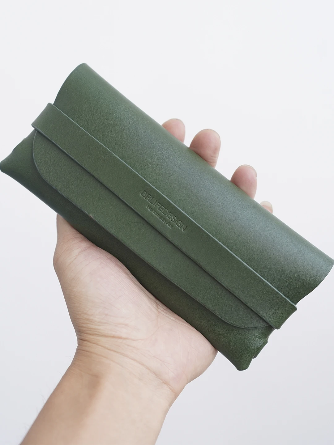 本革製眼鏡ケース【ハンドメイド】：革製の質感と耐久性が実証された日常使いの実態