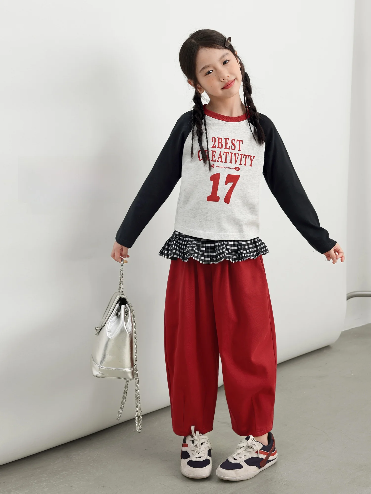 女の子用バナナパンツ：フィットで軽い春・秋の日常スタイル