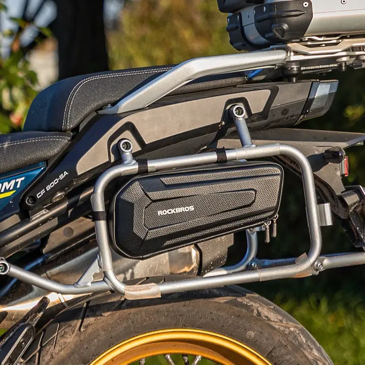 バイク用ハードシェル三角バッグ【フレーム取り付け・ライディング用】