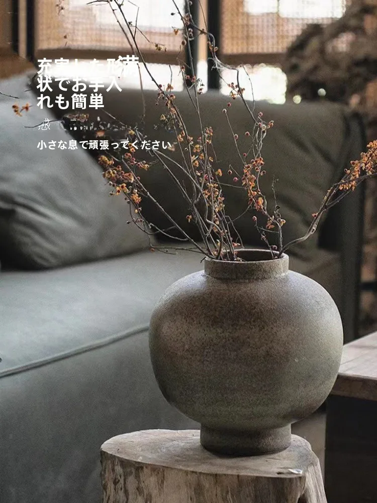 ドライフラワーを飾る花瓶として、どのスタイルが本当の「心の落ち着き」をもたらすの？