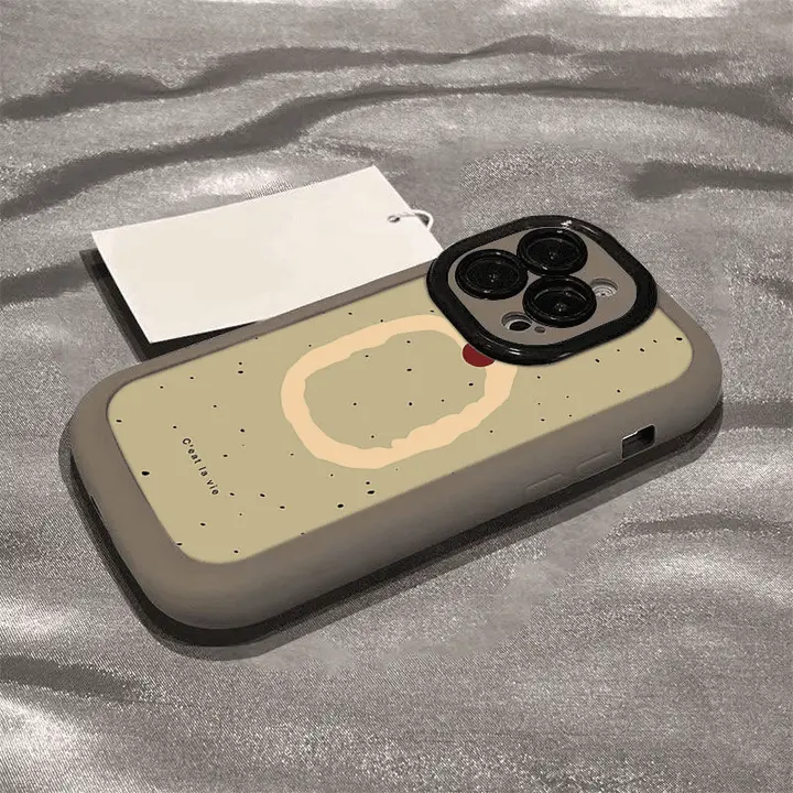 グリーン背景の小さなチェリー柄 iPhone 15 Pro Max用 ケース【防摔・適合機種多様】