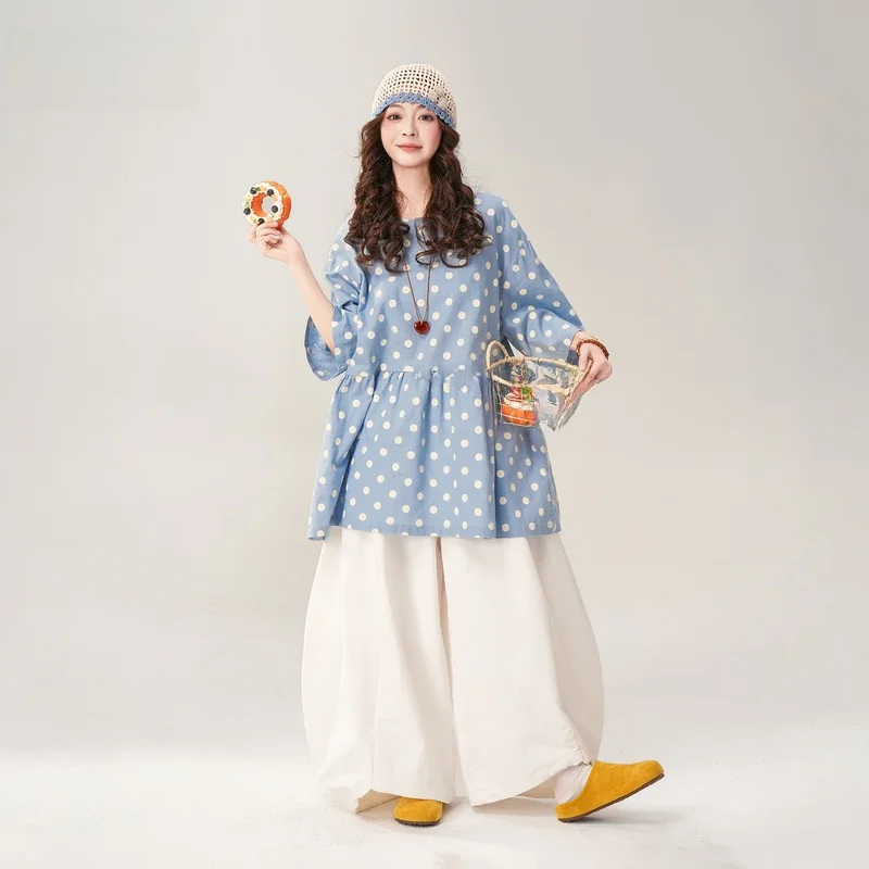ドット柄浅いブルーのラウンドネック半袖シャツ【春用・女性用・甘いデザイン】